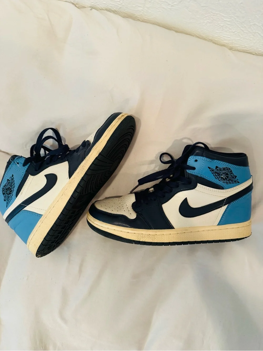 Nike Air Jordan 1 Mid - White and Blue